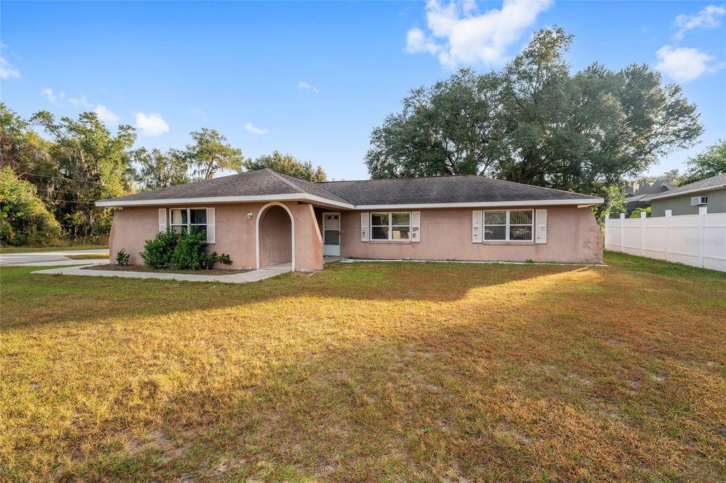 Image 1 of property listing at 301 WOODLAND TRAIL, Lady Lake, FL 32159