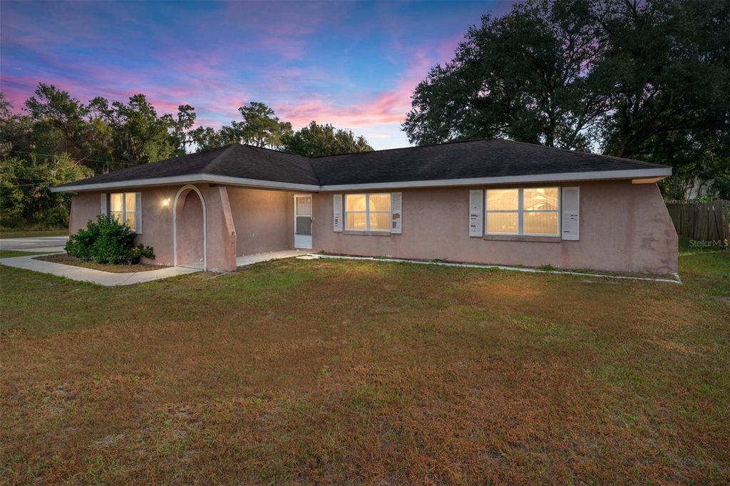 Image 2 of property listing at 301 WOODLAND TRAIL, Lady Lake, FL 32159
