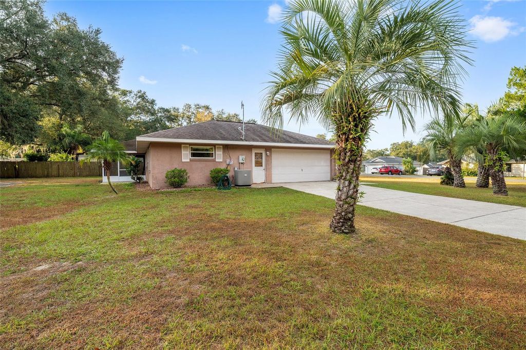 Image 47 of property listing at 301 WOODLAND TRAIL, Lady Lake, FL 32159