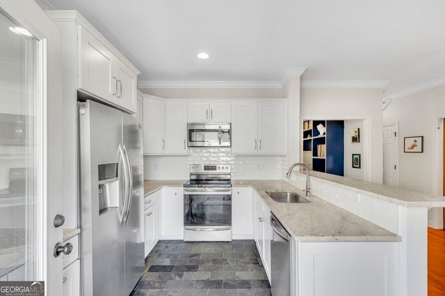 218 E 33rd Street, Savannah, GA 31401