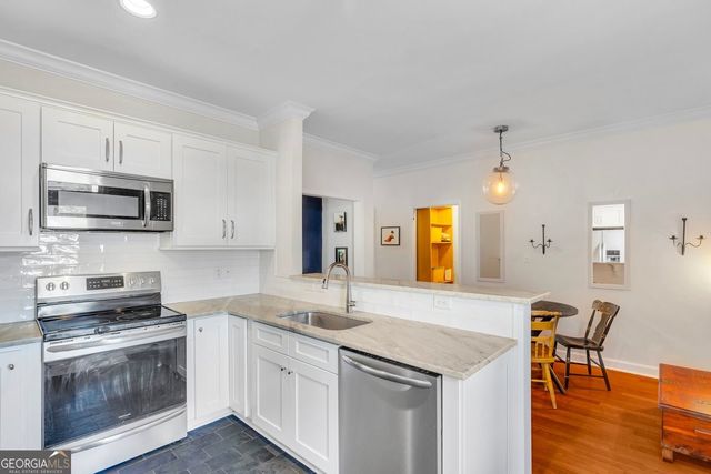 218 E 33rd Street, Savannah, GA 31401