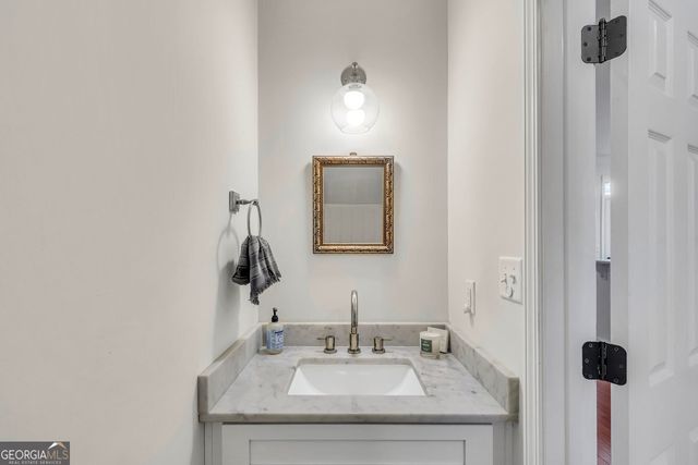 218 E 33rd Street, Savannah, GA 31401