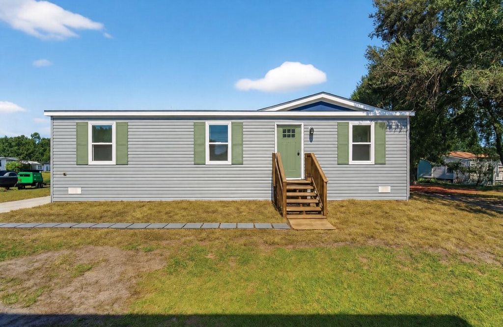 2207 HIALEAH AVENUE, Leesburg, FL 34748