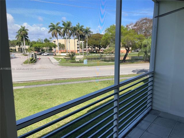 2300 Park Lane 208, Hollywood, FL 33021