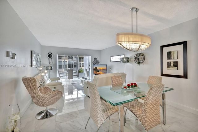 4705 NW 35th St 501, Lauderdale Lakes, FL 33319