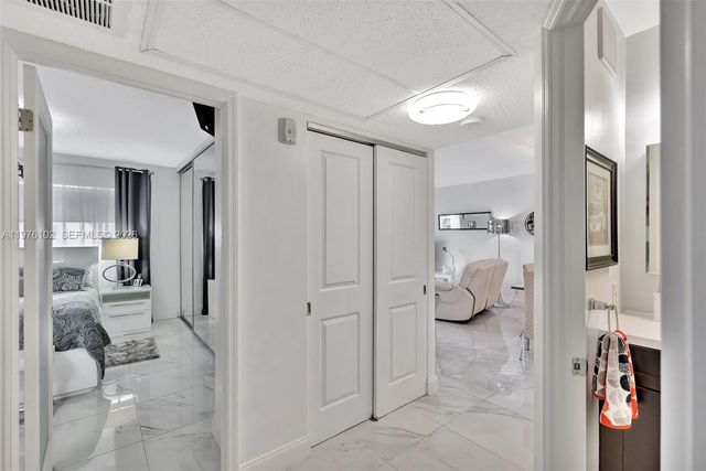 4705 NW 35th St 501, Lauderdale Lakes, FL 33319