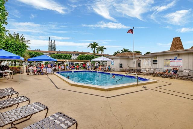 4705 NW 35th St 501, Lauderdale Lakes, FL 33319