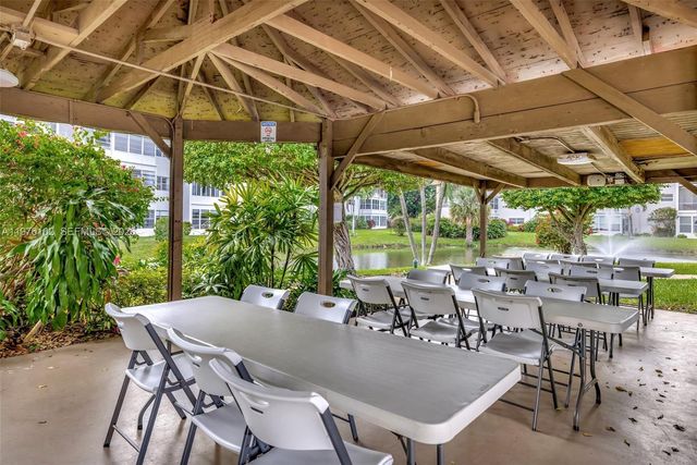 4705 NW 35th St 501, Lauderdale Lakes, FL 33319