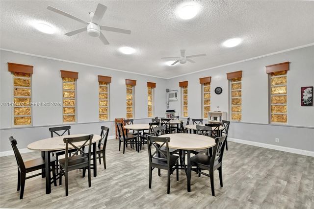 4705 NW 35th St 501, Lauderdale Lakes, FL 33319