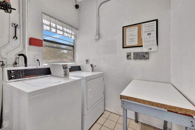 4705 NW 35th St 501, Lauderdale Lakes, FL 33319