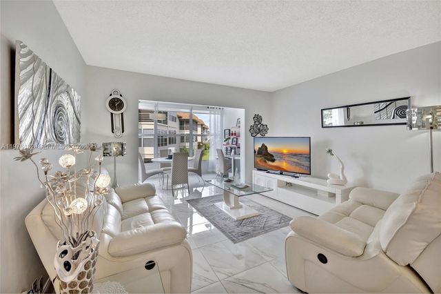 4705 NW 35th St 501, Lauderdale Lakes, FL 33319