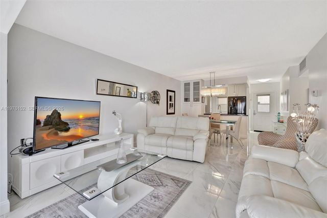 4705 NW 35th St 501, Lauderdale Lakes, FL 33319