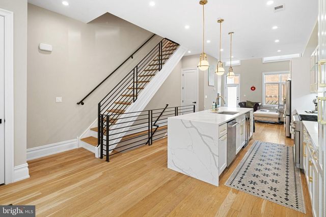 2525 BROWN ST, Philadelphia, PA 19130
