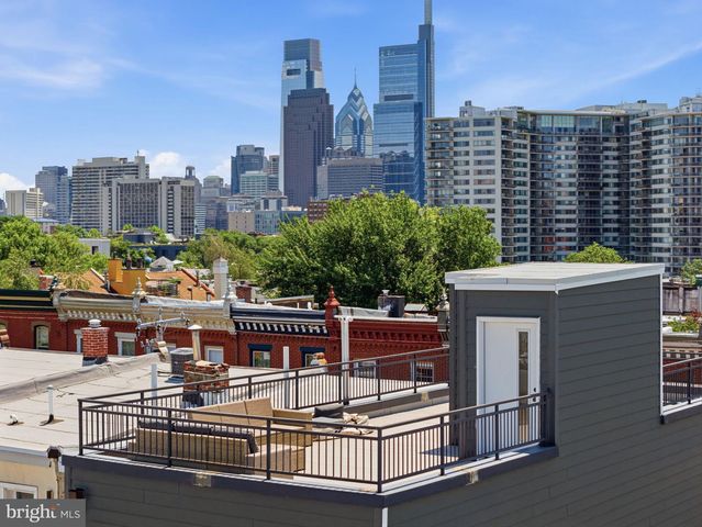 2525 BROWN ST, Philadelphia, PA 19130