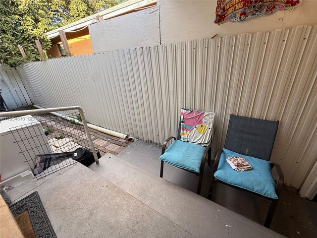 1041 NW 30th St, Miami, FL 33127