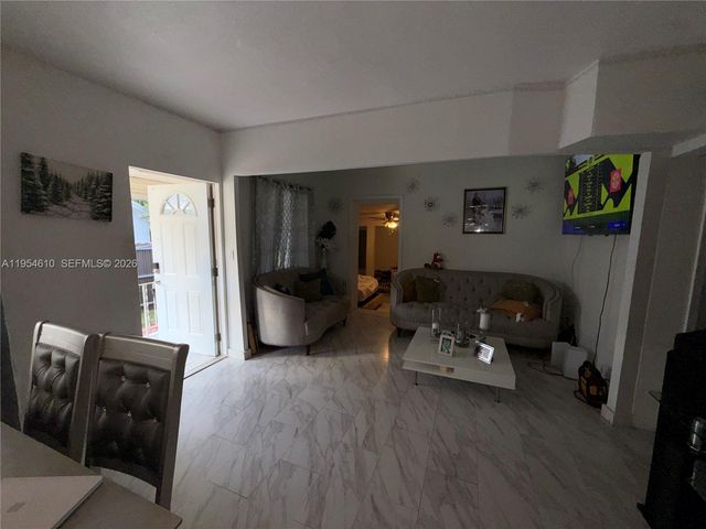 1041 NW 30th St, Miami, FL 33127