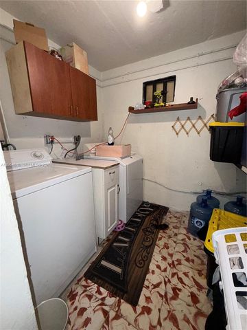 1041 NW 30th St, Miami, FL 33127