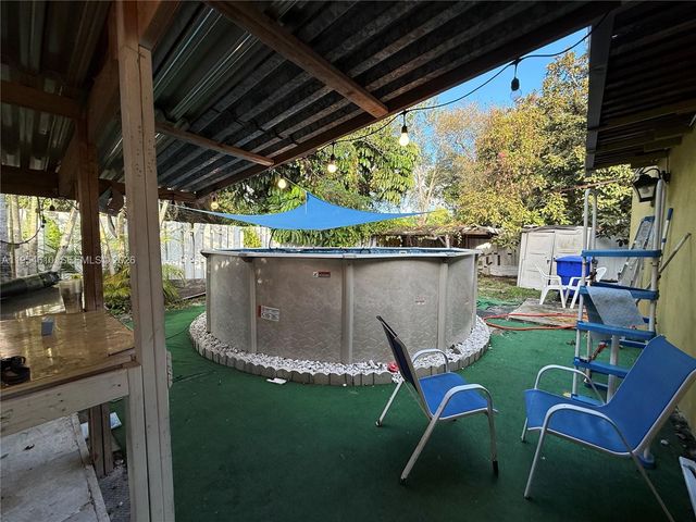 1041 NW 30th St, Miami, FL 33127