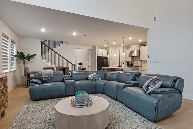 682 Two Creeks LN, Austin, TX 78737