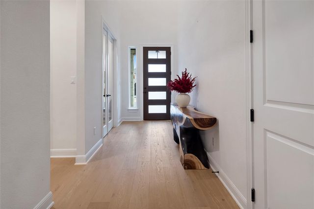 682 Two Creeks LN, Austin, TX 78737