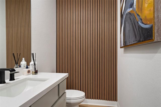 682 Two Creeks LN, Austin, TX 78737