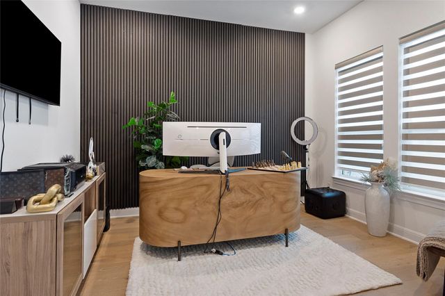 682 Two Creeks LN, Austin, TX 78737