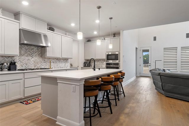 682 Two Creeks LN, Austin, TX 78737