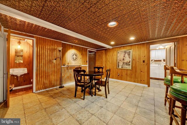 1711 ALSACE RD, Reading, PA 19604