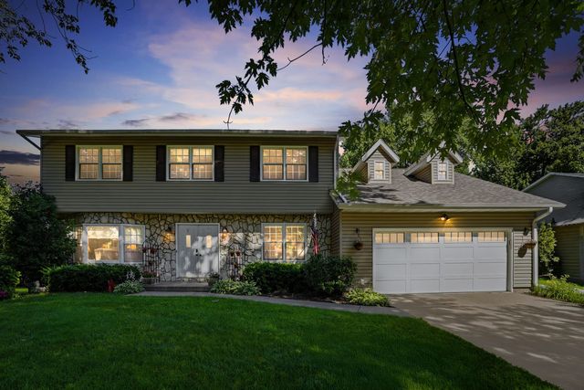 4340 Edwards Court, Davenport, IA 52807