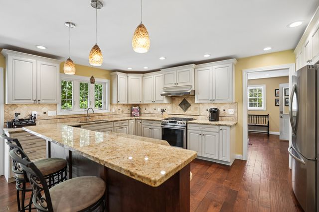 4340 Edwards Court, Davenport, IA 52807
