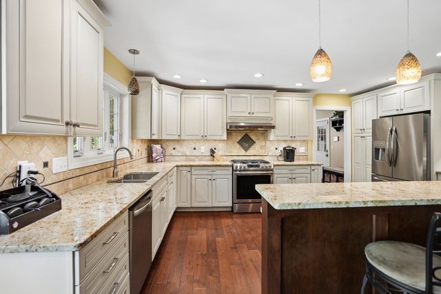 4340 Edwards Court, Davenport, IA 52807