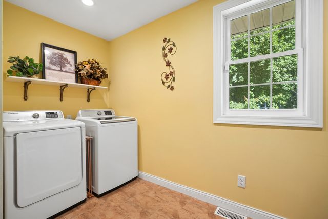 4340 Edwards Court, Davenport, IA 52807