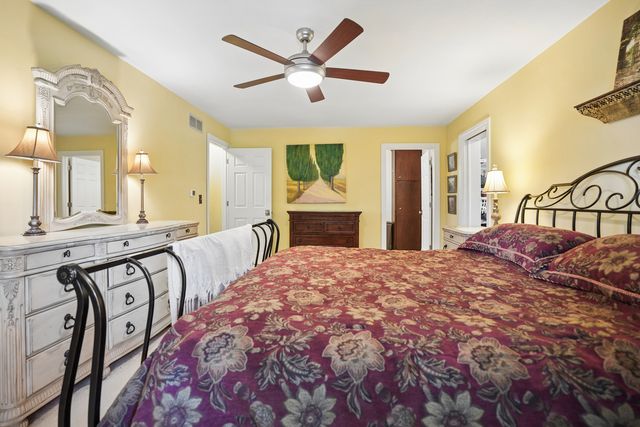 4340 Edwards Court, Davenport, IA 52807