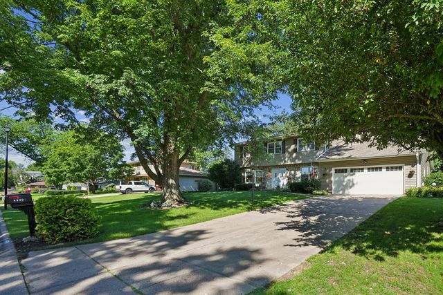 4340 Edwards Court, Davenport, IA 52807