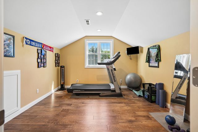 4340 Edwards Court, Davenport, IA 52807