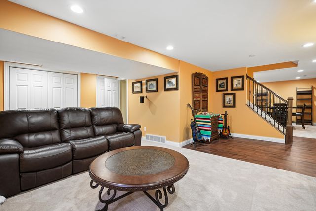 4340 Edwards Court, Davenport, IA 52807