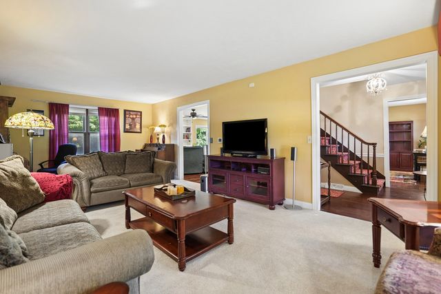 4340 Edwards Court, Davenport, IA 52807
