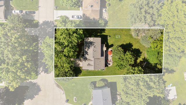 4340 Edwards Court, Davenport, IA 52807