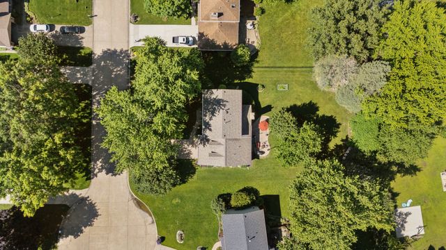 4340 Edwards Court, Davenport, IA 52807