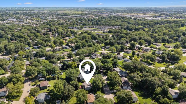 4340 Edwards Court, Davenport, IA 52807