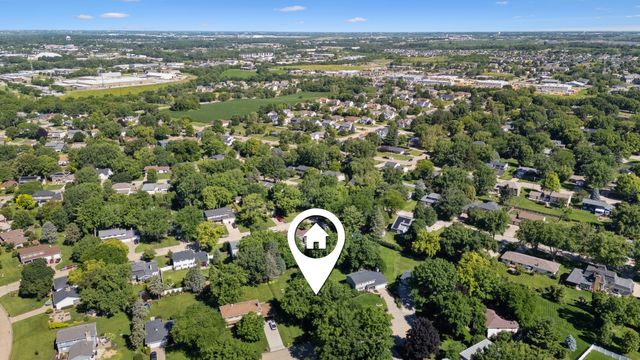 4340 Edwards Court, Davenport, IA 52807