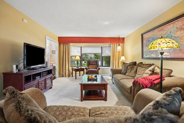 4340 Edwards Court, Davenport, IA 52807
