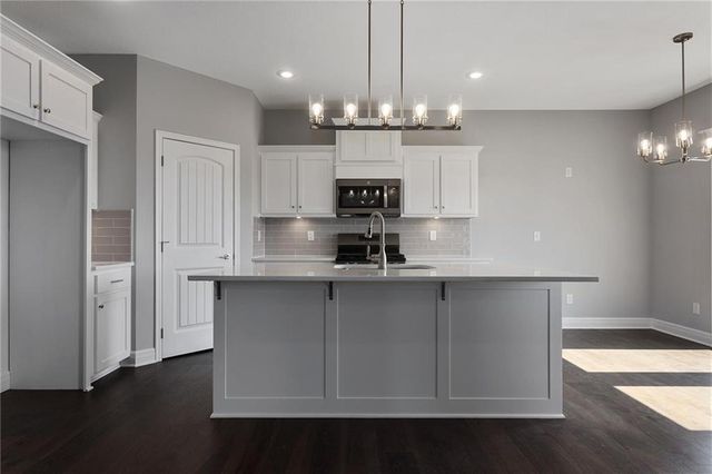 3319 NW 93rd Street, Kansas City, MO 64154