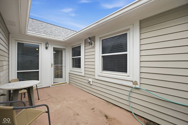 7353 Brackenwood Circle S, Indianapolis, IN 46260