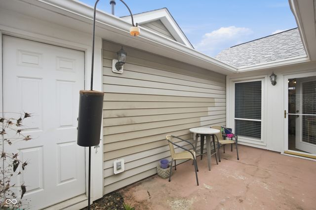 7353 Brackenwood Circle S, Indianapolis, IN 46260