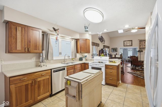 7353 Brackenwood Circle S, Indianapolis, IN 46260