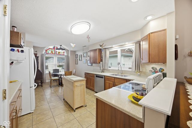 7353 Brackenwood Circle S, Indianapolis, IN 46260