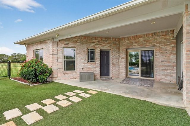 5593 WESTLAKE Dr, Sandia, TX 78383