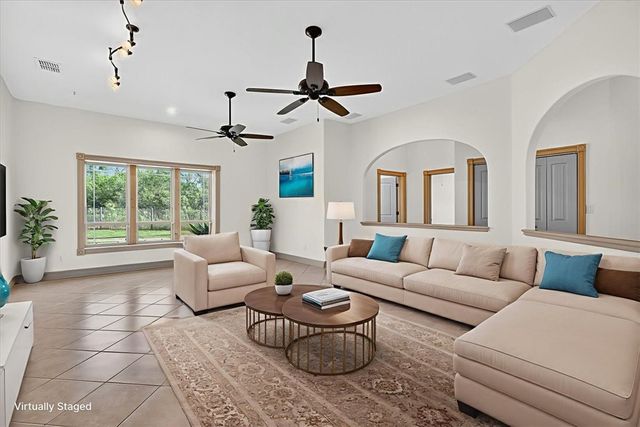 5593 WESTLAKE Dr, Sandia, TX 78383