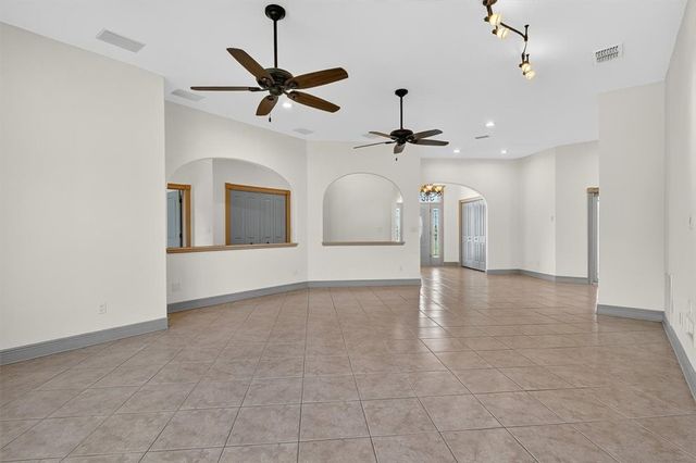 5593 WESTLAKE Dr, Sandia, TX 78383